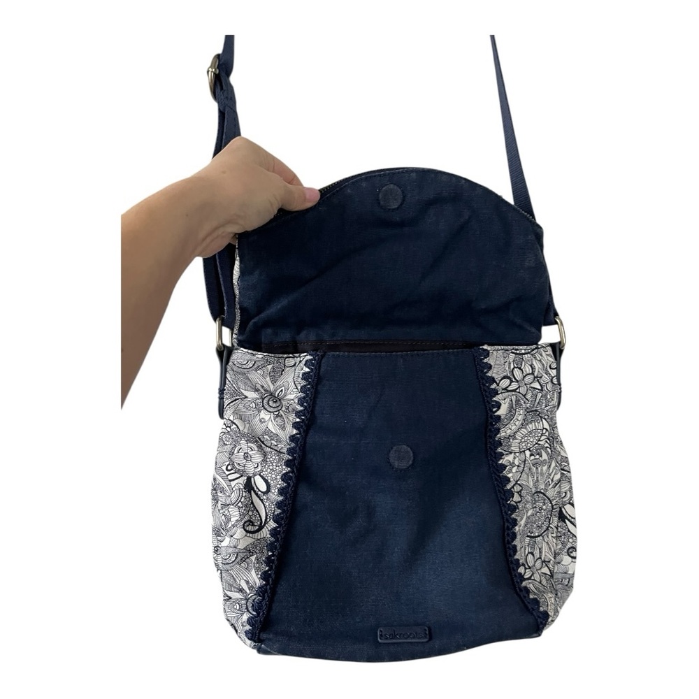 Sakroots crossbody bag with adjustable strap - Picture 4 of 16